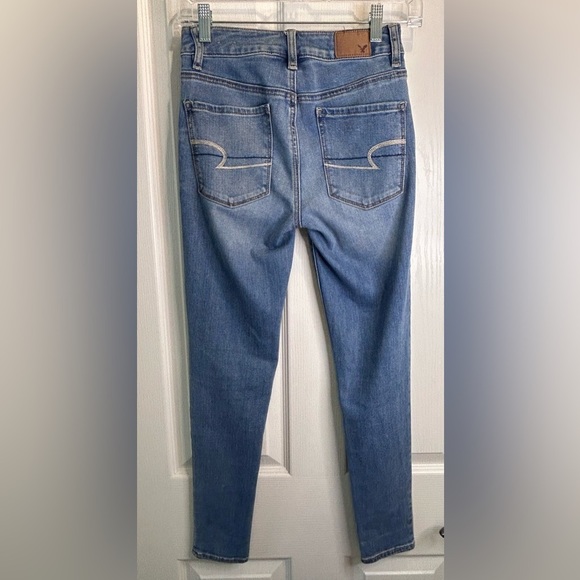 👖”American Eagle” Ladies Blue Super Stretch Skinny Jeans with Subtle Whiskering💙 - Picture 5 of 15